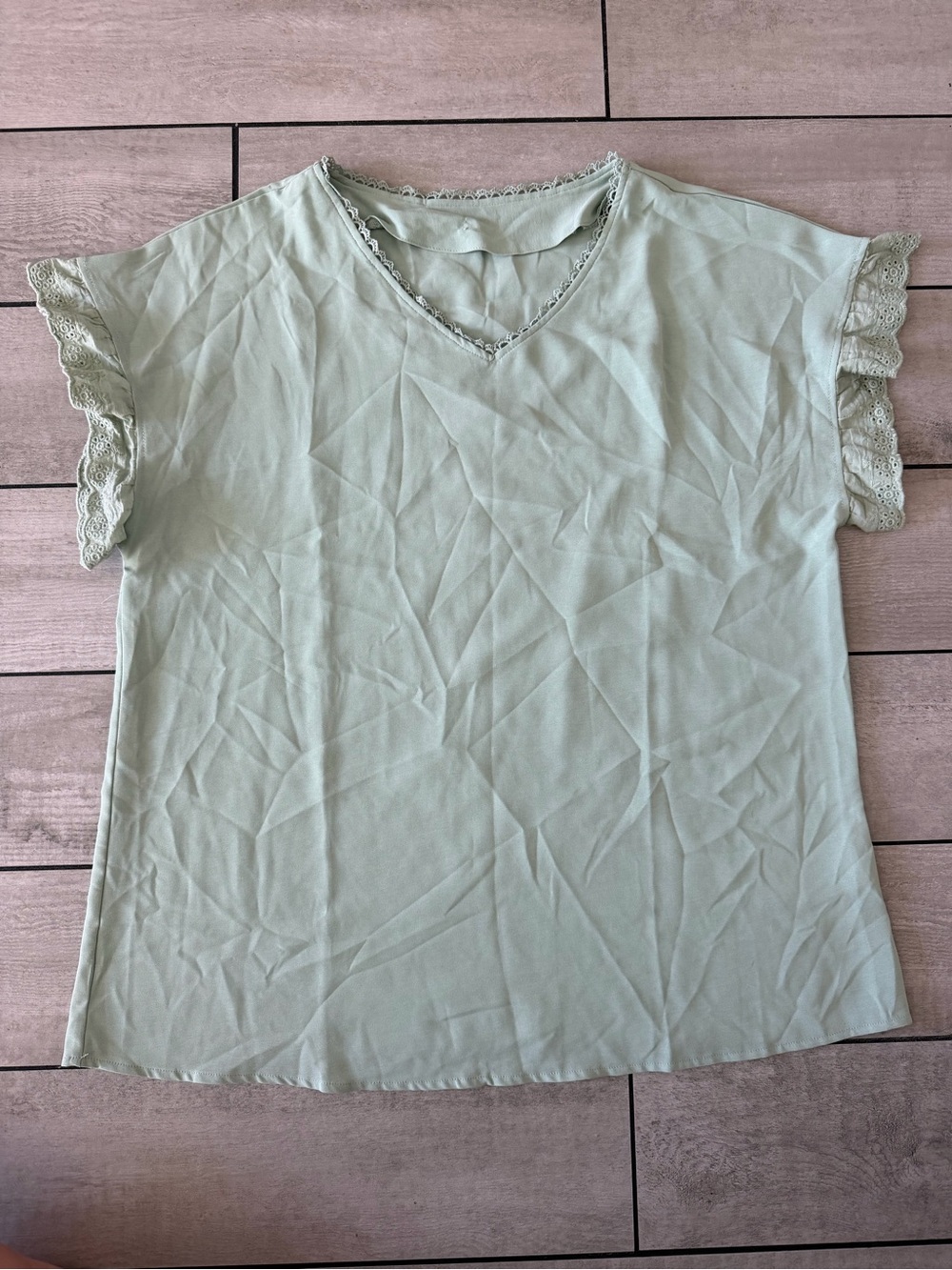 Source Unknown Sage Green V-Neck Top with Lace Trim Sleeves